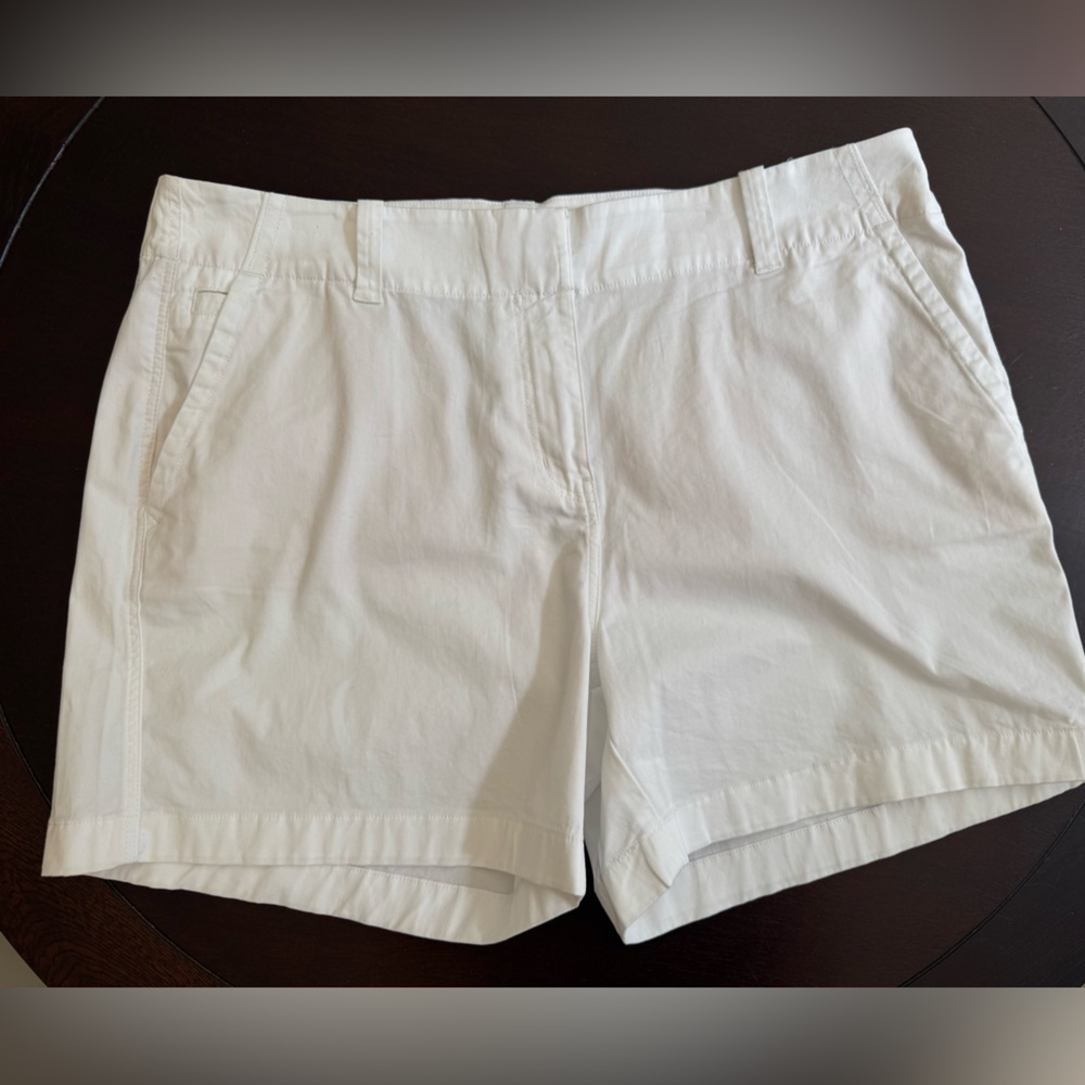 Vineyard Vines Women's Light Cream Shorts